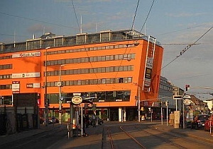 K1 K1 von der Kreuzung Kagraner Platz / Wagramer Strasse aus gesehen